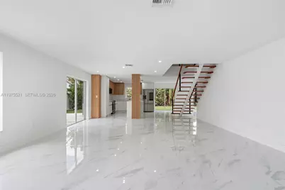 7945 NW 187th Ln, Hialeah, FL 33015 - Photo 13