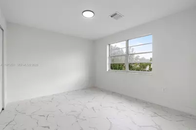 7945 NW 187th Ln, Hialeah, FL 33015 - Photo 29