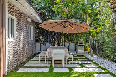 7630 NE 8th Ave, Miami, FL 33138 - Photo 5