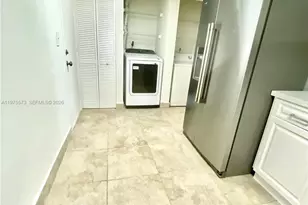 10090 NW 80th Ct, Hialeah Gardens, FL 33016 - Photo 5