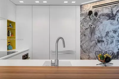 10 Venetian Way #904, Miami Beach, FL 33139 - Photo 9