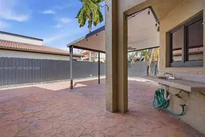 561 SW 87th Ct, Miami, FL 33174 - Photo 29