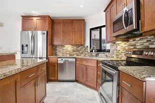 561 SW 87th Ct, Miami, FL 33174 - Photo 13