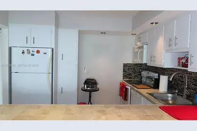 5701 Collins Ave #803, Miami Beach, FL 33140 - Photo 9