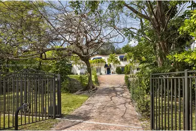 1645 S Bayshore Dr, Coconut Grove, FL 33133 - Photo 1