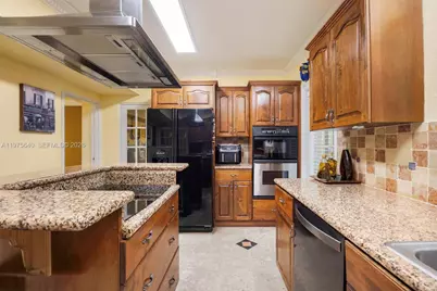 1645 S Bayshore Dr, Coconut Grove, FL 33133 - Photo 17