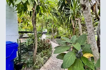 410 NW 31st St, Miami, FL 33127 - Photo 17