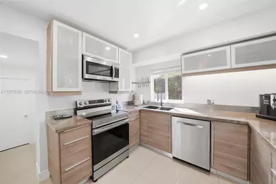 2190 SW 20th St, Miami, FL 33145 - Photo 11
