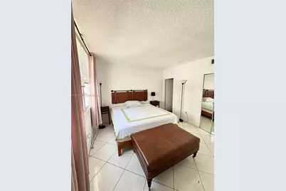 905 Brickell Bay Dr #1824, Miami, FL 33131 - Photo 5