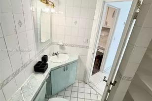 905 Brickell Bay Dr, Miami, FL 33131 - Photo 3