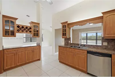 5250 King Arthur Ave, Davie, FL 33331 - Photo 21