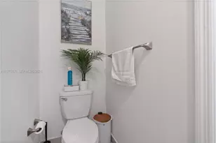 21018 NE 8th Ave, Miami, FL 33179 - Photo 19