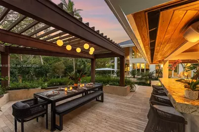 7150 W Lago Dr, Coral Gables, FL 33143 - Photo 3