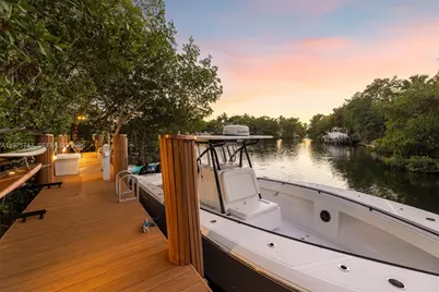 7150 W Lago Dr, Coral Gables, FL 33143 - Photo 9