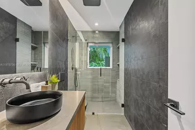 4800 Bay Point Rd, Miami, FL 33137 - Photo 41