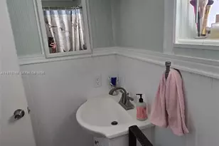 1301 N 12th Ct, Hollywood, FL 33019 - Photo 11