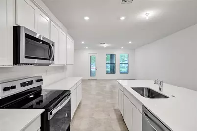 8339 NW 7th Pl, Plantation, FL 33324 - Photo 3