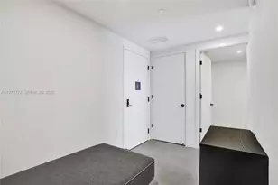 121 NE 5th St, Miami, FL 33132 - Photo 11