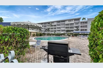 329 SE 3rd St #305S, Hallandale Beach, FL 33009 - Photo 17