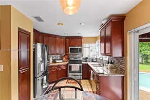 1071 SW 101st Terrace, Pembroke Pines, FL 33025 - Photo 9