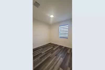 10219 W 32nd Ln, Hialeah, FL 33018 - Photo 11