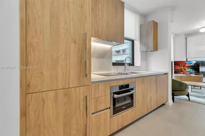 11 NE 6th St #407, Miami, FL 33132 - Photo 9