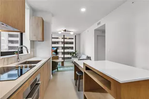 11 NE 6th St, Miami, FL 33132 - Photo 3