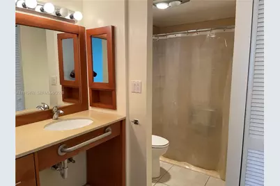 100 Bayview Dr #1106, Sunny Isles Beach, FL 33160 - Photo 15