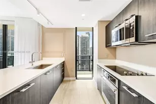 45 SW 9th St, Miami, FL 33130 - Photo 9