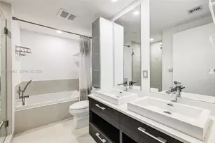 45 SW 9th St, Miami, FL 33130 - Photo 21