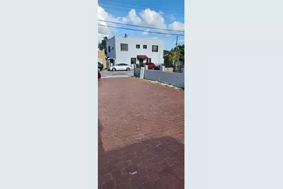 150 NW 17th Ct, Miami, FL 33125 - Photo 17
