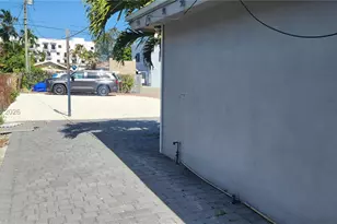 150 NW 17th Ct, Miami, FL 33125 - Photo 15