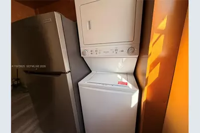 1043 NW 2nd St #18, Miami, FL 33128 - Photo 3