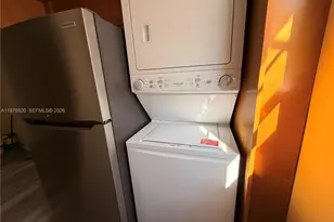 1043 NW 2nd St, Miami, FL 33128 - Photo 3