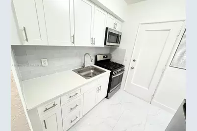 7435 Byron Ave #07, Miami Beach, FL 33141 - Photo 1