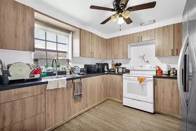 538 NW 20th Ave, Miami, FL 33125 - Photo 3