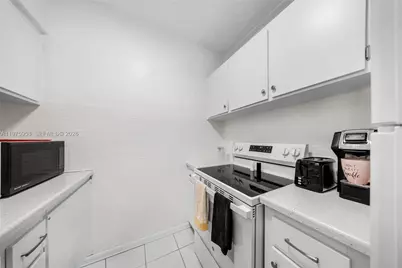 1015 SW 11th Ave #5K, Hallandale Beach, FL 33009 - Photo 15