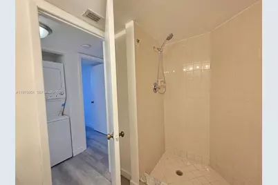 210 Lake Pointe Dr #304, Oakland Park, FL 33309 - Photo 3