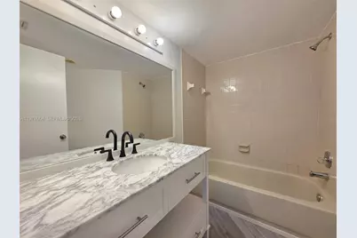 210 Lake Pointe Dr #304, Oakland Park, FL 33309 - Photo 11