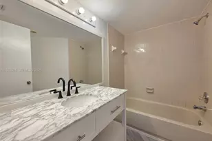 210 Lake Pointe Dr, Oakland Park, FL 33309 - Photo 11