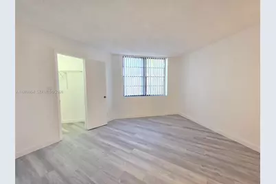 210 Lake Pointe Dr #304, Oakland Park, FL 33309 - Photo 9