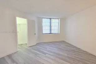 210 Lake Pointe Dr, Oakland Park, FL 33309 - Photo 9