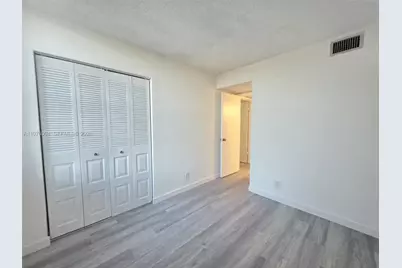 210 Lake Pointe Dr #304, Oakland Park, FL 33309 - Photo 7