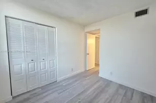 210 Lake Pointe Dr, Oakland Park, FL 33309 - Photo 7