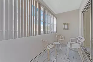 330 SE 2nd St, Hallandale Beach, FL 33009 - Photo 23