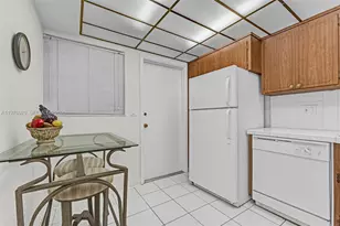 330 SE 2nd St, Hallandale Beach, FL 33009 - Photo 3