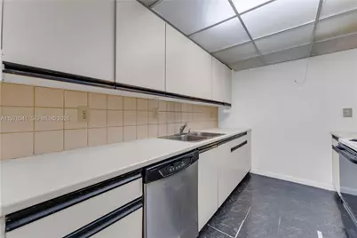 2457 Collins Ave #201, Miami Beach, FL 33140 - Photo 9