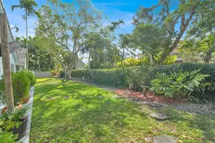 2091 Island Cir, Weston, FL 33326 - Photo 3