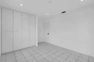 1005 W 36th Pl, Hialeah, FL 33012 - Photo 21