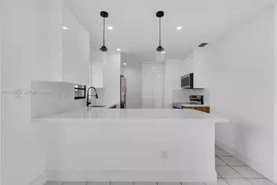 1005 W 36th Pl, Hialeah, FL 33012 - Photo 9